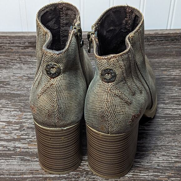 Blowfish Women's Gold Metallic Stacked Heel Side Zip Ankle Boot Size 8 - Picture 4 of 7